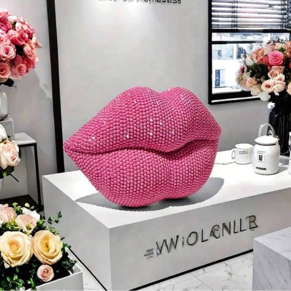 Pink lips resin decor